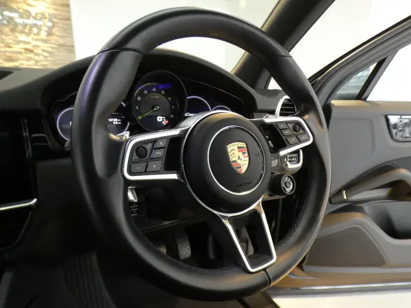 2020 Porsche Cayenne — photo 9 | Tuminion Kenya