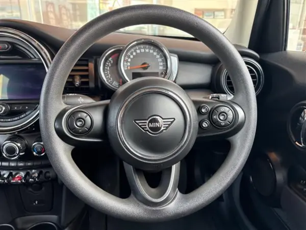 2019 Mini Cooper — photo 8 | Tuminion Kenya