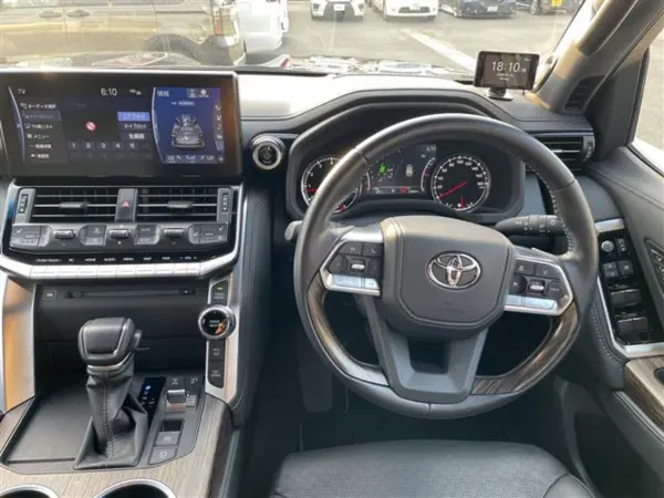 2023 Toyota Landrcuiser 300 — photo 7 | Tuminion Kenya