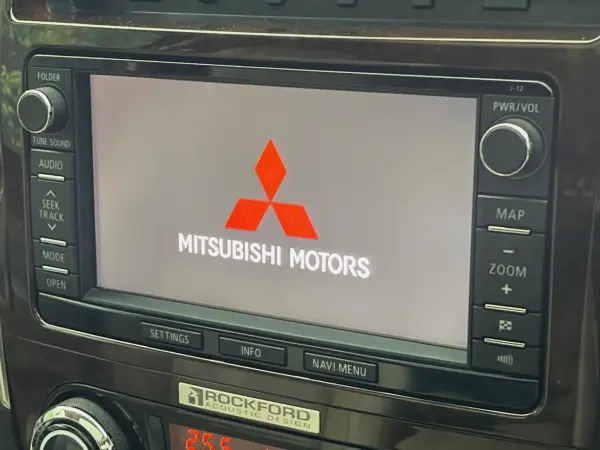2015 Mitsubishi Pajero — photo 7 | Tuminion Kenya