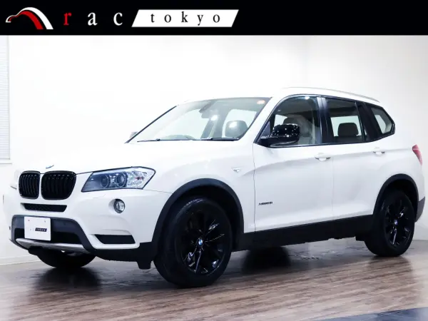 BMW X3 xDrive28i 4WD Blackout / Matte Black Window Molding / 18-inch Alloy Wheels / Beige Fabric Seats / Backup Camera / Digital TV / Driver Seat Memory / Clear Glass / Cruise Control / Comfort Access (White)