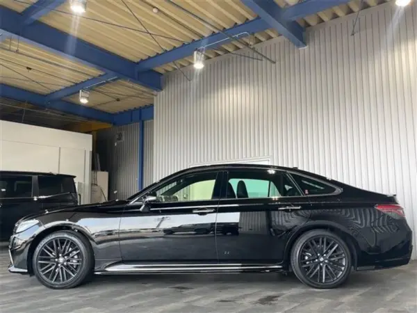 2022 Toyota Crown — photo 9 | Tuminion Kenya