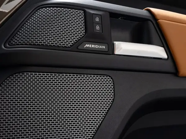 2023 Landrover Defender — photo 7 | Tuminion Kenya