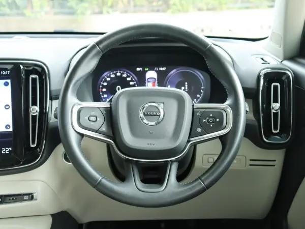 2021 Volvo Xc40 — photo 8 | Tuminion Kenya