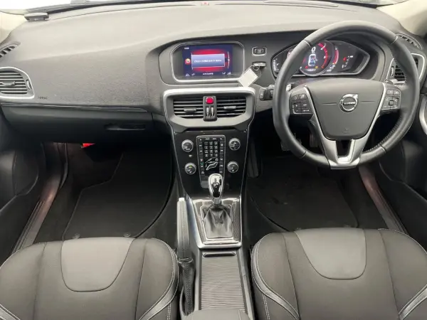 2018 Volvo V40 — photo 2 | Tuminion Kenya