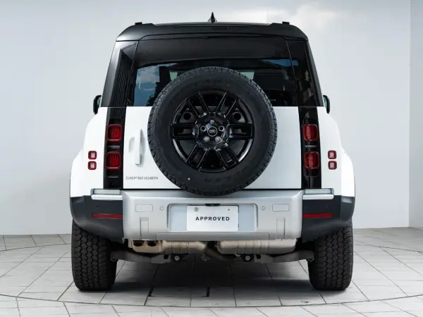 2025 Landrover Defender — photo 3 | Tuminion Kenya