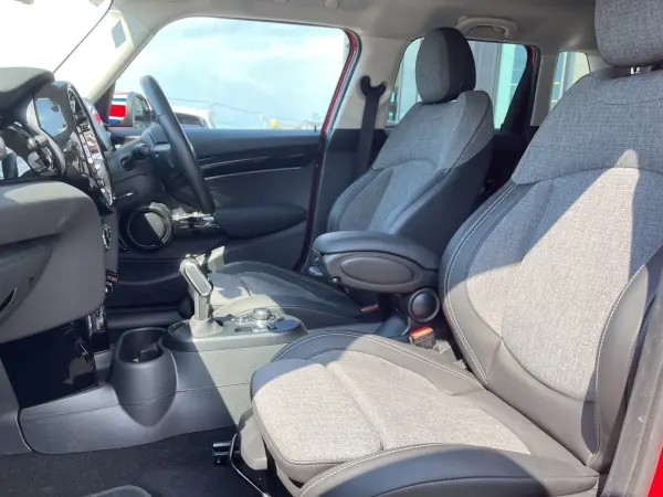 2023 Mini Cooper — photo 9 | Tuminion Kenya