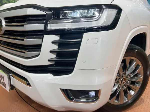 2024 Toyota Landrcuiser 300 — photo 8 | Tuminion Kenya