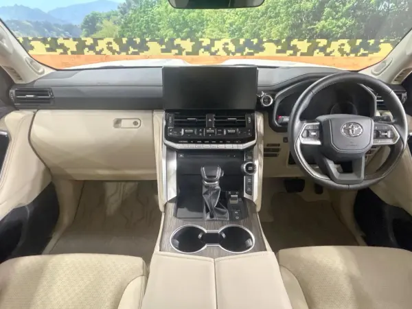2024 Toyota Landrcuiser 300 — photo 2 | Tuminion Kenya