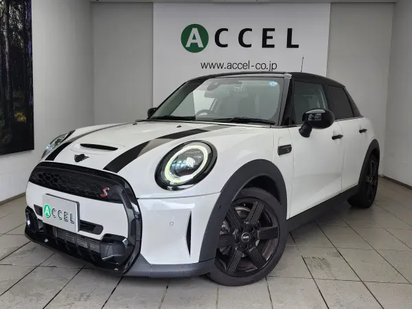 Mini Cooper SD 5 Door Premium Plus Package ACC Intelligent S Genuine Navigation Camera Half Leather Seat Heater Genuine 17-inch Alloy CarPlay Display LCD Meter LED Headlights Drive Recorder Driving Mode Smart Key (Nanuk White) — 2024, 42,000km, for sale in Kenya