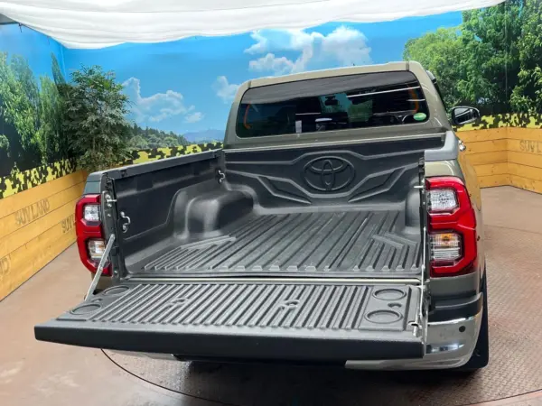 2021 Toyota Hilux — photo 8 | Tuminion Kenya