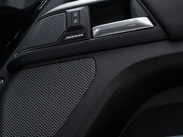 2024 Landrover Defender — photo 8 | Tuminion Kenya