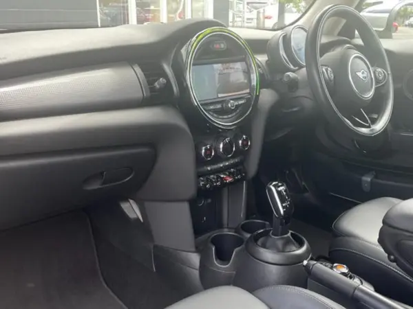 2021 Mini Cooper — photo 2 | Tuminion Kenya