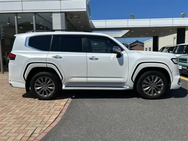 2024 Toyota Landrcuiser 300 — photo 9 | Tuminion Kenya
