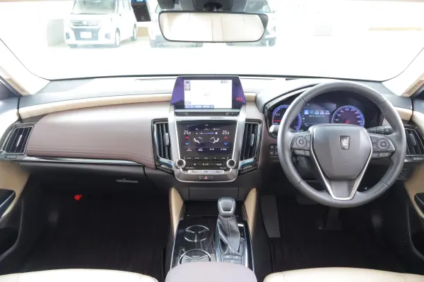 2018 Toyota Crown — photo 2 | Tuminion Kenya