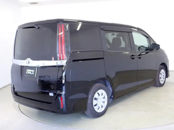 2020 Toyota Noah — photo 2 | Tuminion Kenya
