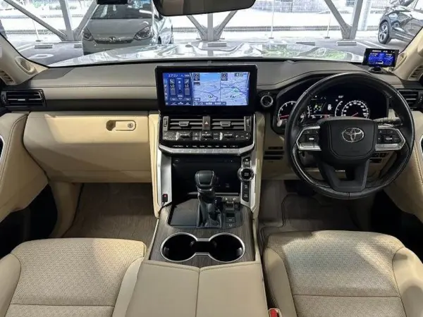 2023 Toyota Landrcuiser 300 — photo 2 | Tuminion Kenya
