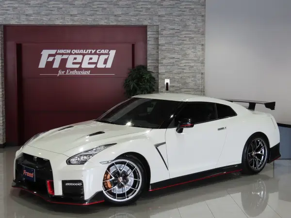 Nissan GT-R 3.8 NISMO 4WD 2017 Model BBS RI-D 20-inch AW Privacy Glass Daylight Cancel Switch NISMO Floor Mat NISMO Blue Side Mirror/Room Mirror Cover Yupiteru Dashcam LED Interior Light TV Canceler Non-Smoking (Brilliant White Pearl 3-Coat Pearl)