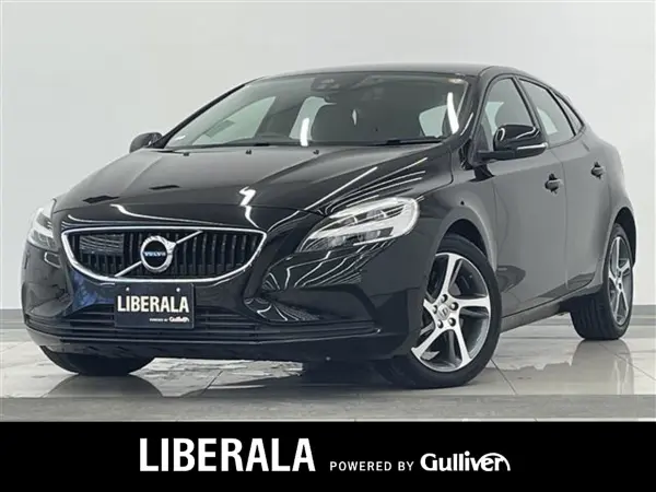 2019 Volvo V40 — photo 1
