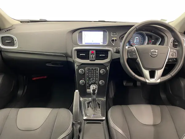 2019 Volvo V40 — photo 2 | Tuminion Kenya
