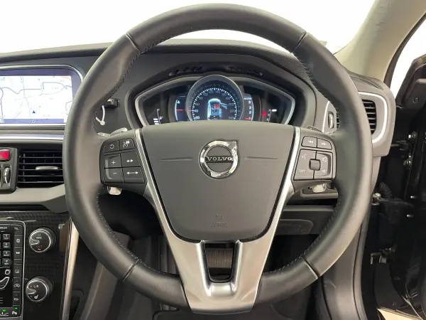 2019 Volvo V40 — photo 3 | Tuminion Kenya