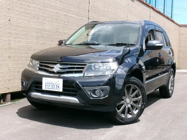 Suzuki Escudo 2.4 Cross Adventure 4WD Sunroof Smart Key Navi TV Back Camera ETC Seat Heater HID Light & Fog Lamp (Black)