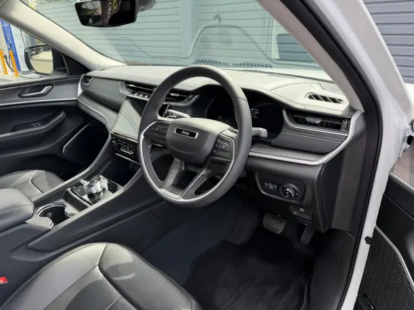 2025 Jeep Grand Cherokee — photo 7 | Tuminion Kenya