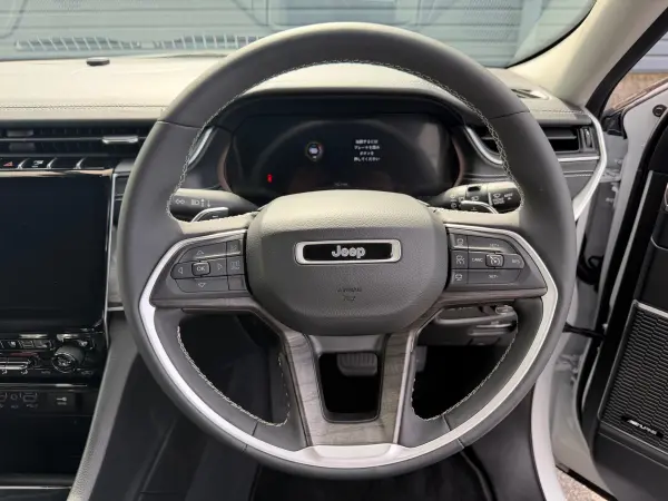 2025 Jeep Grand Cherokee — photo 8 | Tuminion Kenya