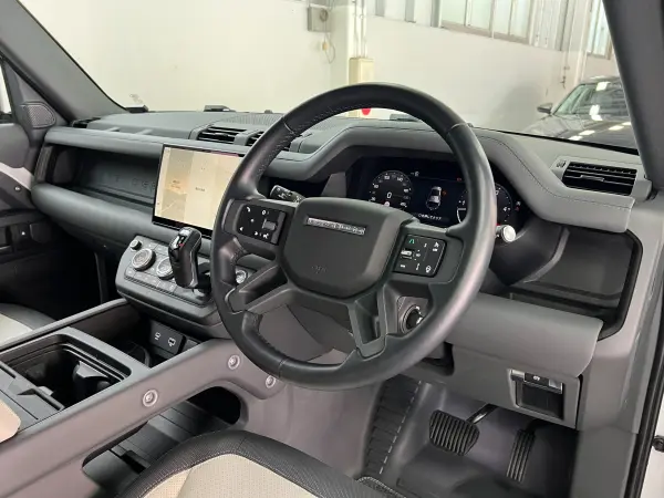 2022 Landrover Defender — photo 3 | Tuminion Kenya