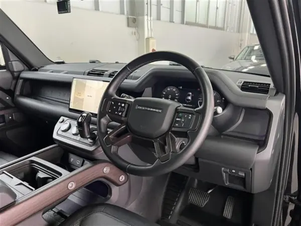 2024 Landrover Defender — photo 3 | Tuminion Kenya