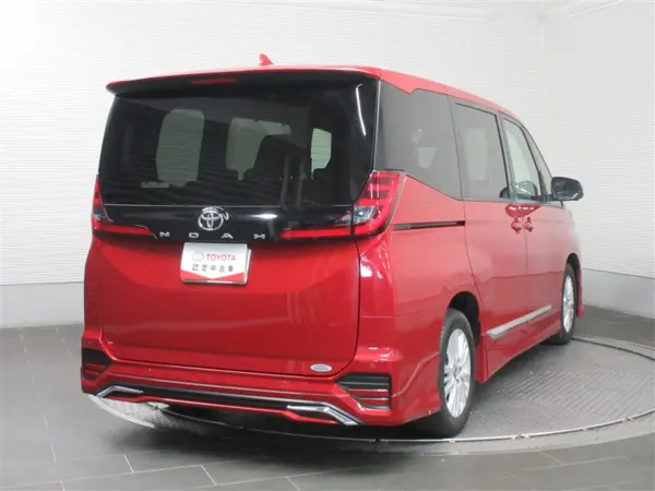 2022 Toyota Noah — photo 3 | Tuminion Kenya