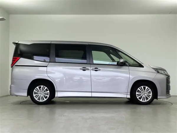 2022 Toyota Noah — photo 9 | Tuminion Kenya