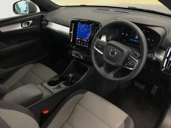 2024 Volvo Xc40 — photo 9 | Tuminion Kenya