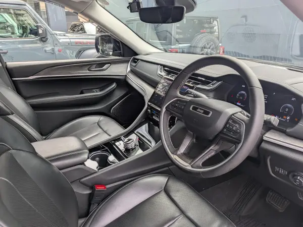2023 Jeep Grand Cherokee — photo 8 | Tuminion Kenya
