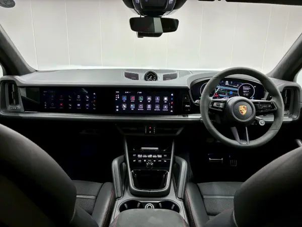 2024 Porsche Cayenne — photo 2 | Tuminion Kenya
