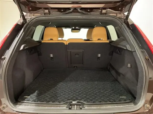 2020 Volvo Xc40 — photo 2 | Tuminion Kenya