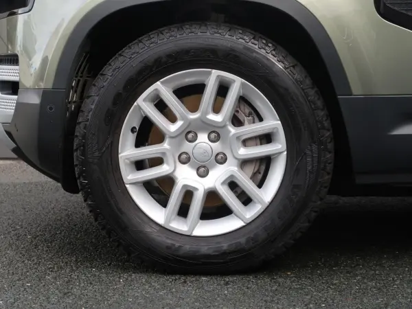 2023 Landrover Defender — photo 3 | Tuminion Kenya