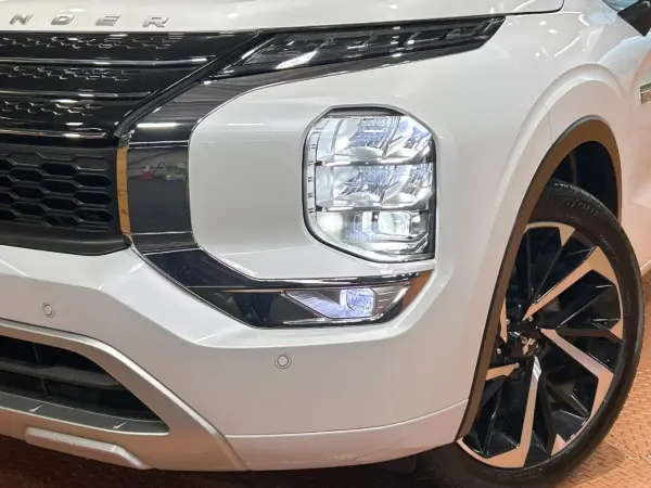 2023 Mitsubishi Outlander — photo 8 | Tuminion Kenya