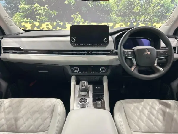 2023 Mitsubishi Outlander — photo 2 | Tuminion Kenya