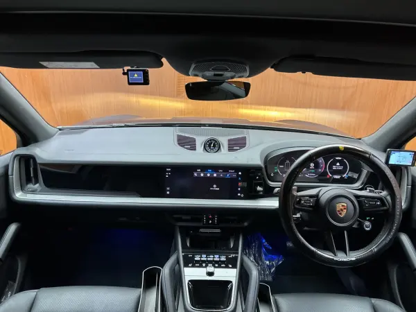 2024 Porsche Cayenne — photo 2 | Tuminion Kenya
