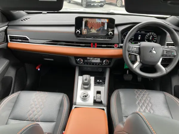 2022 Mitsubishi Outlander — photo 2 | Tuminion Kenya