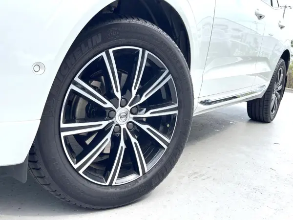 2020 Volvo Xc60 — photo 9 | Tuminion Kenya