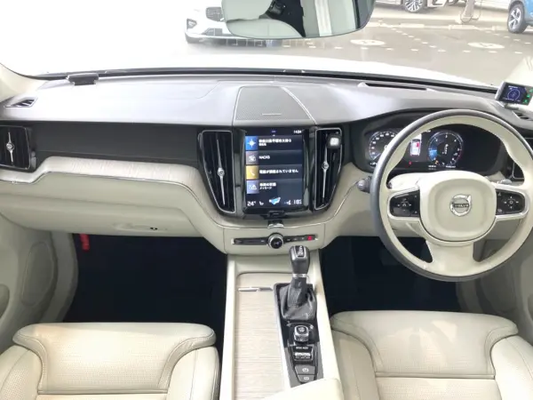 2020 Volvo Xc60 — photo 2 | Tuminion Kenya