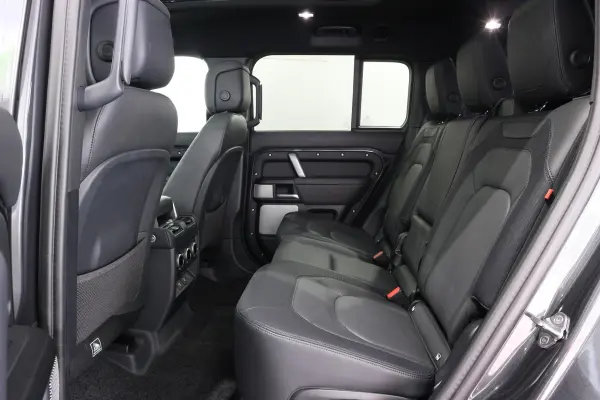 2024 Landrover Defender — photo 8 | Tuminion Kenya