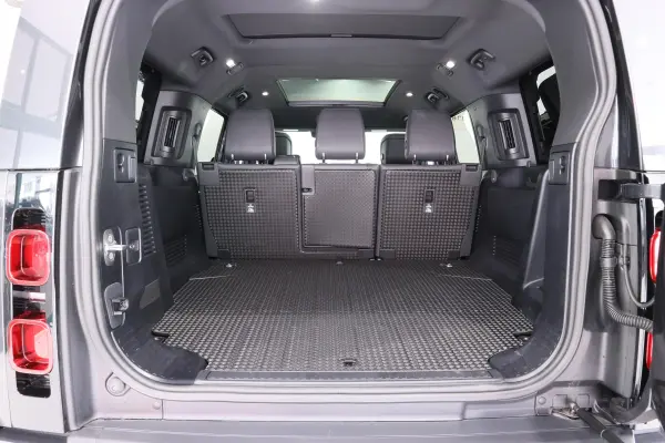 2024 Landrover Defender — photo 9 | Tuminion Kenya