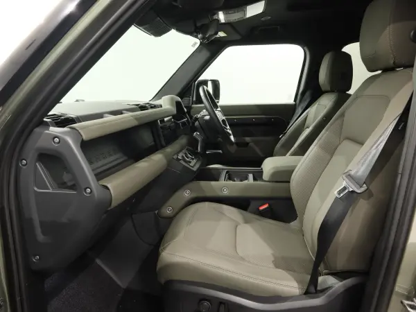 2024 Landrover Defender — photo 8 | Tuminion Kenya