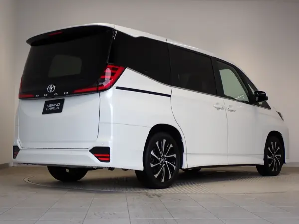 2023 Toyota Noah — photo 3 | Tuminion Kenya