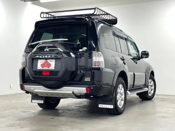 2019 Mitsubishi Pajero — photo 2 | Tuminion Kenya