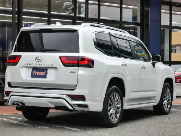 2025 Toyota Landrcuiser 300 — photo 2 | Tuminion Kenya