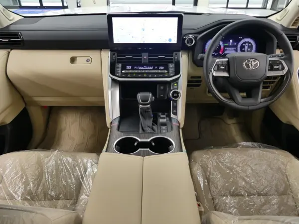 2025 Toyota Landrcuiser 300 — photo 3 | Tuminion Kenya